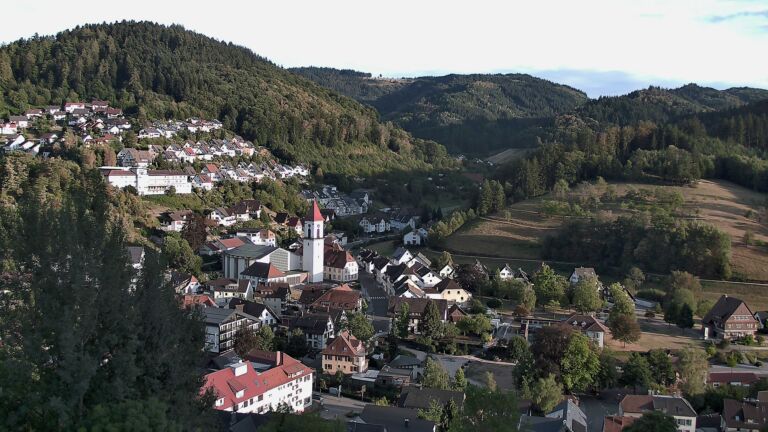 Dieses Bild zeigt eine Webcam-Aufnahme von Ottenhöfen, aufgenommen am Donnerstag, den 20.08.2026 um 19:30 Uhr