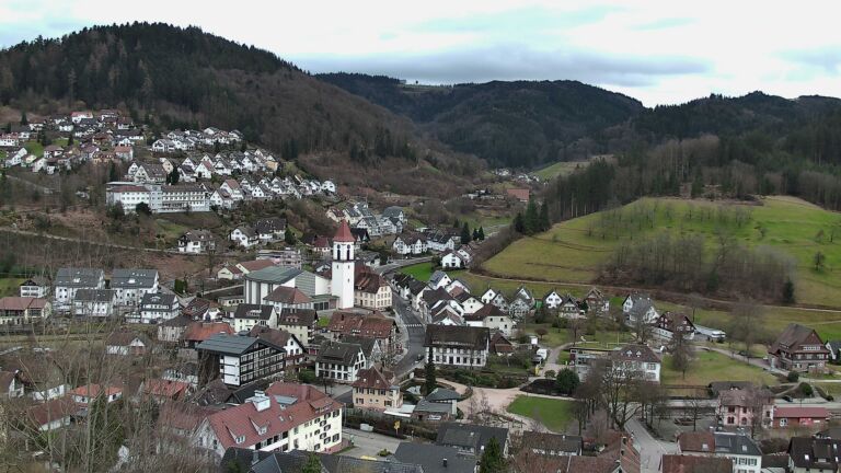 Dieses Bild zeigt eine Webcam-Aufnahme von Ottenhöfen, aufgenommen am Montag, den 23.02.2026 um 17:10 Uhr