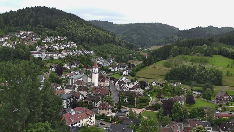 Dieses Bild zeigt eine Webcam-Aufnahme von Ottenhöfen, aufgenommen am Dienstag, den 16.06.2026 um 08:30 Uhr