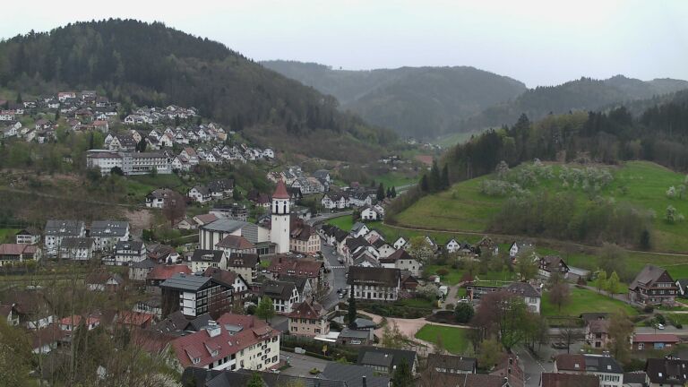 Dieses Bild zeigt eine Webcam-Aufnahme von Ottenhöfen, aufgenommen am Samstag, den 11.04.2026 um 19:00 Uhr