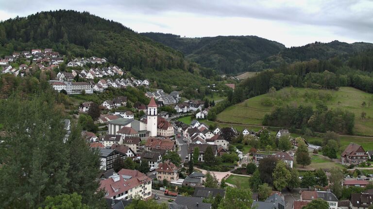 Dieses Bild zeigt eine Webcam-Aufnahme von Ottenhöfen, aufgenommen am Freitag, den 18.09.2026 um 15:20 Uhr