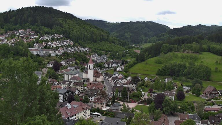 Dieses Bild zeigt eine Webcam-Aufnahme von Ottenhöfen, aufgenommen am Mittwoch, den 13.05.2026 um 15:10 Uhr