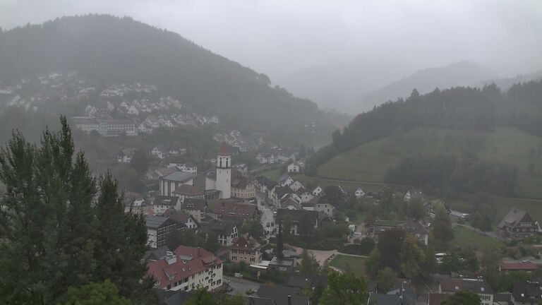 Dieses Bild zeigt eine Webcam-Aufnahme von Ottenhöfen, aufgenommen am Donnerstag, den 08.10.2026 um 17:00 Uhr