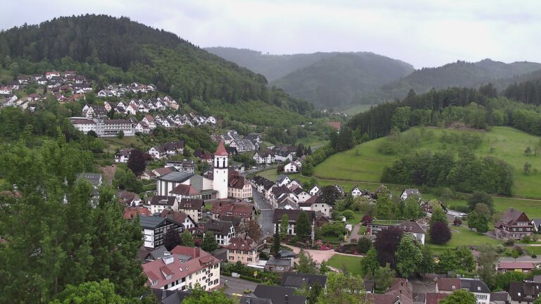 Dieses Bild zeigt eine Webcam-Aufnahme von Ottenhöfen, aufgenommen am Mittwoch, den 13.05.2026 um 19:30 Uhr