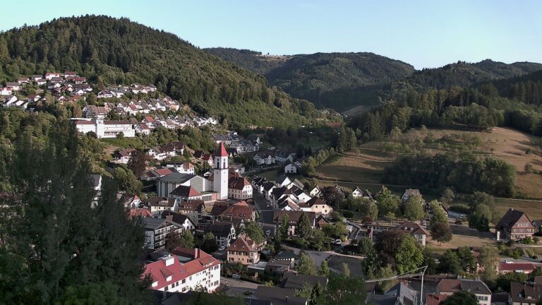 Dieses Bild zeigt eine Webcam-Aufnahme von Ottenhöfen, aufgenommen am Sonntag, den 09.08.2026 um 19:30 Uhr