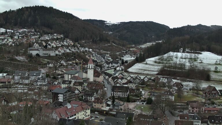 Dieses Bild zeigt eine Webcam-Aufnahme von Ottenhöfen, aufgenommen am Freitag, den 09.01.2026 um 09:50 Uhr