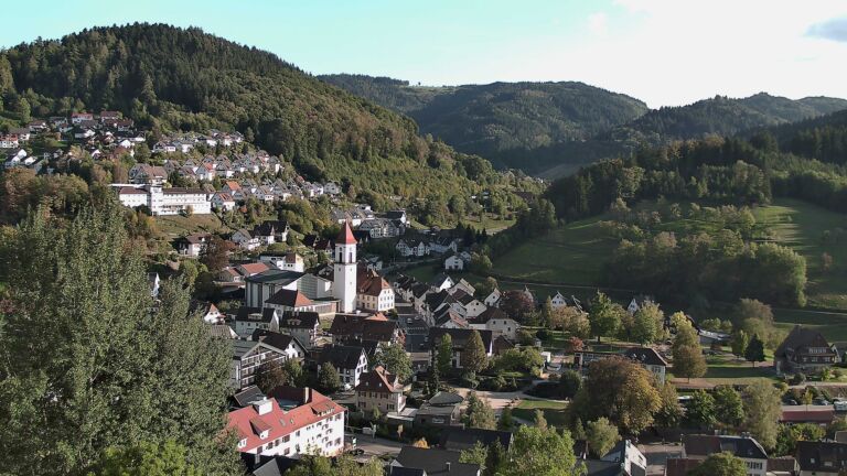 Dieses Bild zeigt eine Webcam-Aufnahme von Ottenhöfen, aufgenommen am Freitag, den 02.10.2026 um 17:20 Uhr