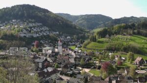 Dieses Bild zeigt eine Webcam-Aufnahme von Ottenhöfen, aufgenommen am Samstag, den 18.04.2026 um 09:50 Uhr