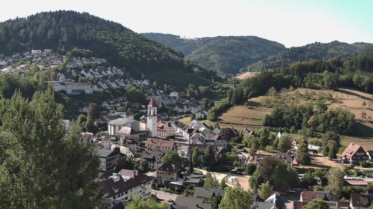 Dieses Bild zeigt eine Webcam-Aufnahme von Ottenhöfen, aufgenommen am Donnerstag, den 13.08.2026 um 09:40 Uhr