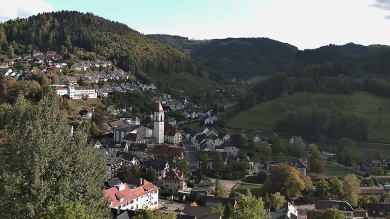 Dieses Bild zeigt eine Webcam-Aufnahme von Ottenhöfen, aufgenommen am Freitag, den 02.10.2026 um 16:50 Uhr