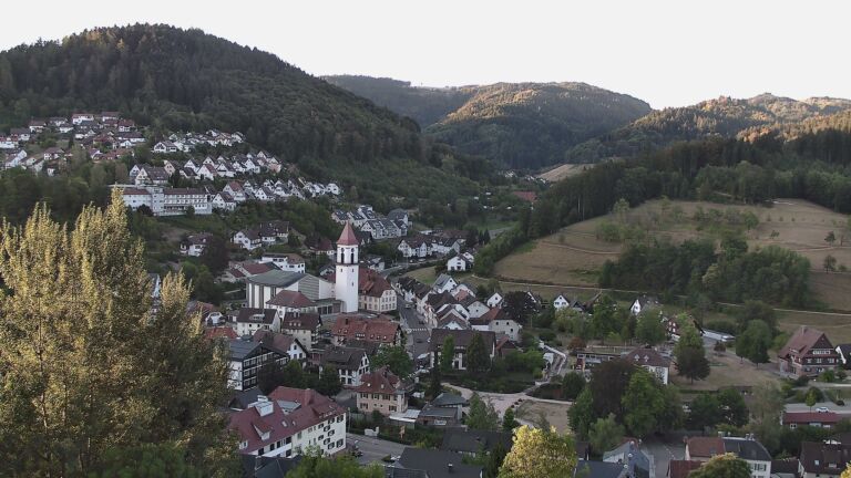 Dieses Bild zeigt eine Webcam-Aufnahme von Ottenhöfen, aufgenommen am Donnerstag, den 13.08.2026 um 07:10 Uhr