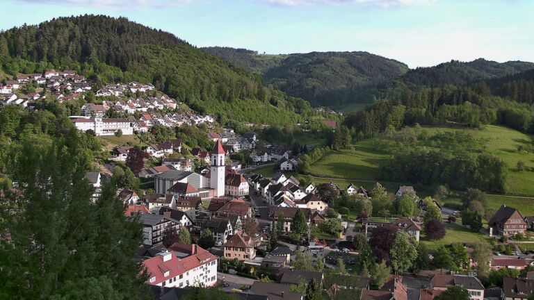 Dieses Bild zeigt eine Webcam-Aufnahme von Ottenhöfen, aufgenommen am Samstag, den 09.05.2026 um 19:20 Uhr