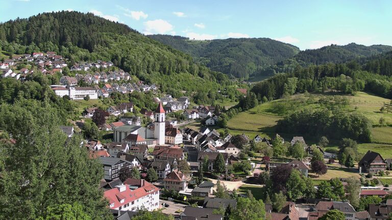 Dieses Bild zeigt eine Webcam-Aufnahme von Ottenhöfen, aufgenommen am Samstag, den 23.05.2026 um 17:40 Uhr