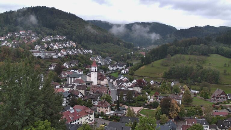 Dieses Bild zeigt eine Webcam-Aufnahme von Ottenhöfen, aufgenommen am Samstag, den 17.10.2026 um 18:20 Uhr
