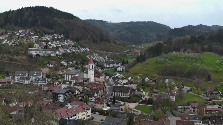 Dieses Bild zeigt eine Webcam-Aufnahme von Ottenhöfen, aufgenommen am Freitag, den 10.04.2026 um 18:00 Uhr