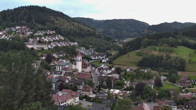 Dieses Bild zeigt eine Webcam-Aufnahme von Ottenhöfen, aufgenommen am Sonntag, den 21.06.2026 um 21:30 Uhr