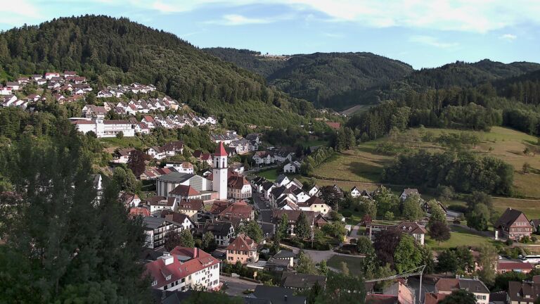 Dieses Bild zeigt eine Webcam-Aufnahme von Ottenhöfen, aufgenommen am Montag, den 06.07.2026 um 19:50 Uhr