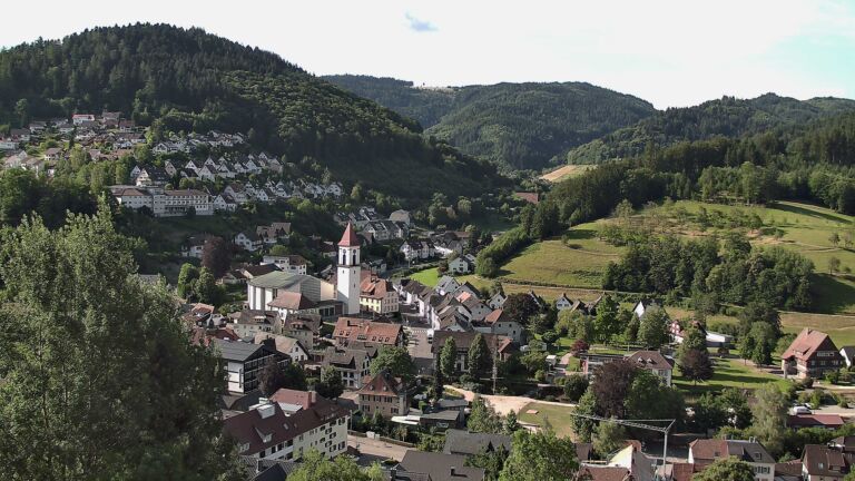 Dieses Bild zeigt eine Webcam-Aufnahme von Ottenhöfen, aufgenommen am Freitag, den 03.07.2026 um 08:50 Uhr