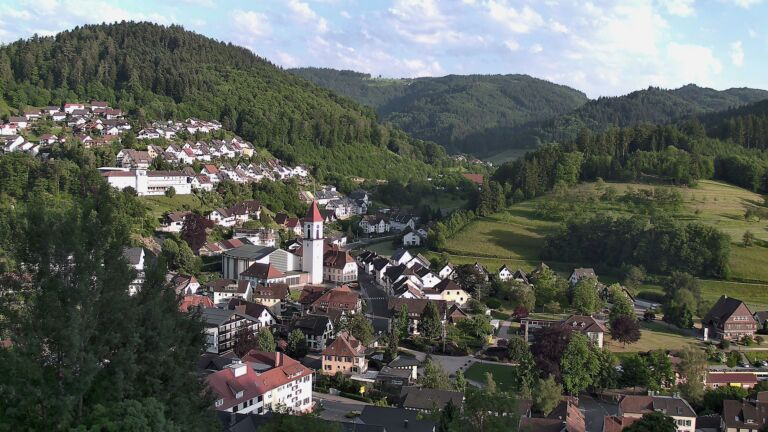 Dieses Bild zeigt eine Webcam-Aufnahme von Ottenhöfen, aufgenommen am Dienstag, den 26.05.2026 um 19:40 Uhr