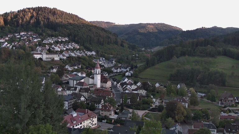 Dieses Bild zeigt eine Webcam-Aufnahme von Ottenhöfen, aufgenommen am Dienstag, den 06.10.2026 um 18:20 Uhr