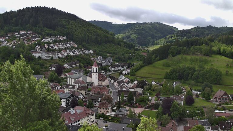 Dieses Bild zeigt eine Webcam-Aufnahme von Ottenhöfen, aufgenommen am Montag, den 18.05.2026 um 10:40 Uhr