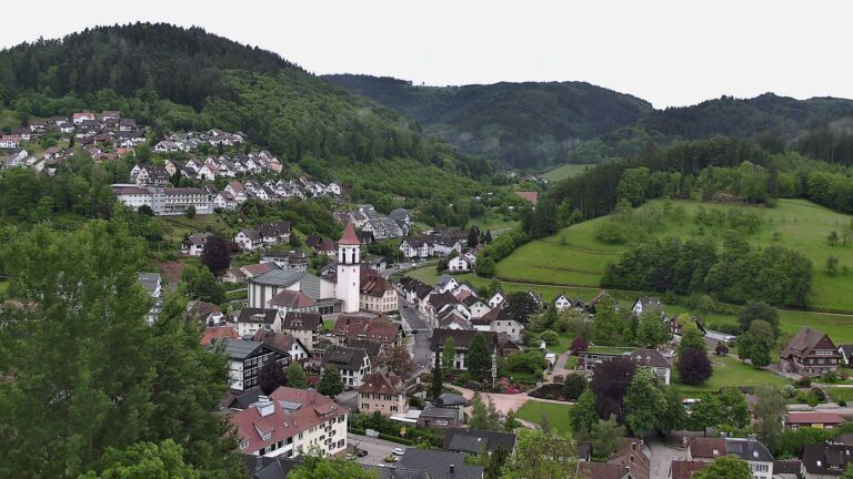 Dieses Bild zeigt eine Webcam-Aufnahme von Ottenhöfen, aufgenommen am Freitag, den 15.05.2026 um 07:40 Uhr