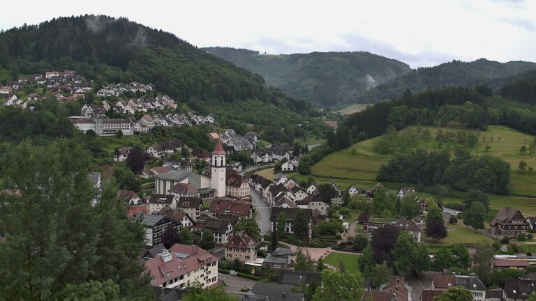 Dieses Bild zeigt eine Webcam-Aufnahme von Ottenhöfen, aufgenommen am Sonntag, den 31.05.2026 um 17:40 Uhr