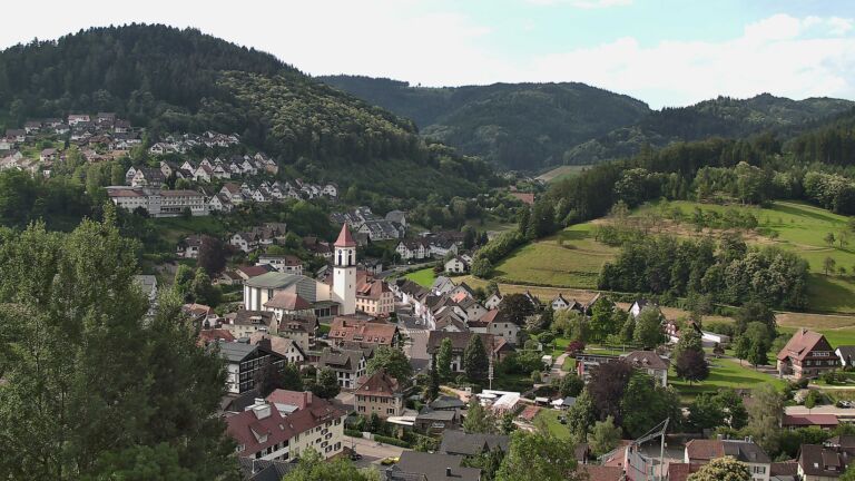 Dieses Bild zeigt eine Webcam-Aufnahme von Ottenhöfen, aufgenommen am Sonntag, den 21.06.2026 um 09:00 Uhr