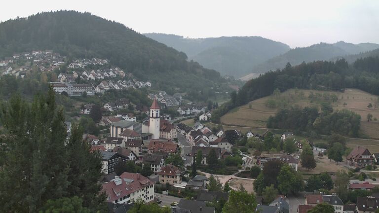 Dieses Bild zeigt eine Webcam-Aufnahme von Ottenhöfen, aufgenommen am Montag, den 17.08.2026 um 07:00 Uhr