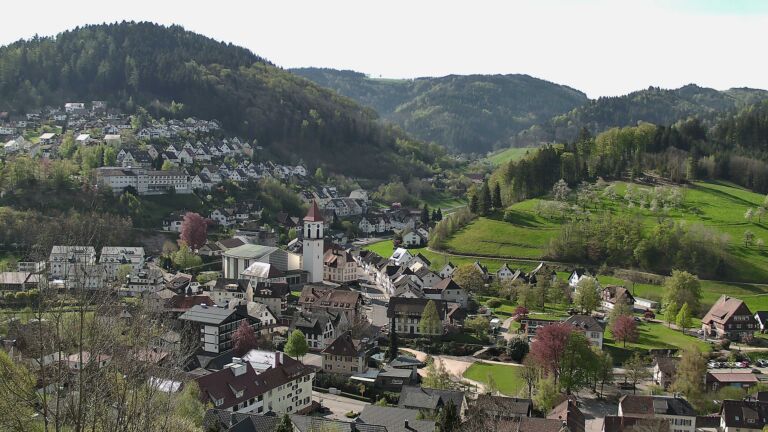 Dieses Bild zeigt eine Webcam-Aufnahme von Ottenhöfen, aufgenommen am Freitag, den 17.04.2026 um 10:10 Uhr