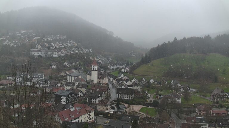 Dieses Bild zeigt eine Webcam-Aufnahme von Ottenhöfen, aufgenommen am Samstag, den 28.03.2026 um 15:00 Uhr