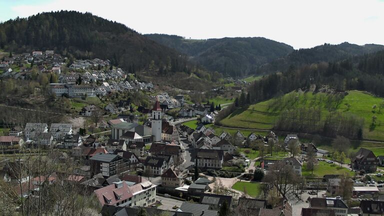 Dieses Bild zeigt eine Webcam-Aufnahme von Ottenhöfen, aufgenommen am Montag, den 06.04.2026 um 14:20 Uhr