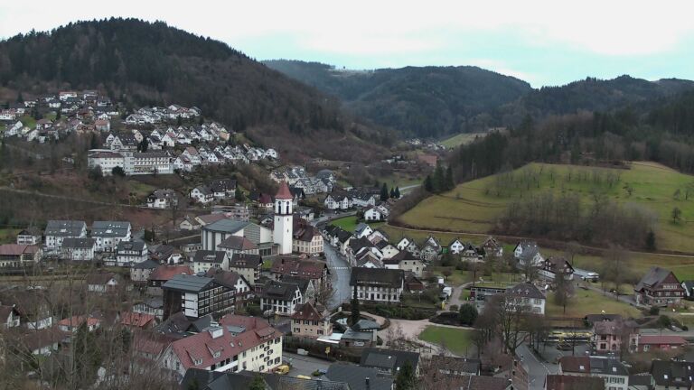 Dieses Bild zeigt eine Webcam-Aufnahme von Ottenhöfen, aufgenommen am Dienstag, den 17.02.2026 um 17:30 Uhr