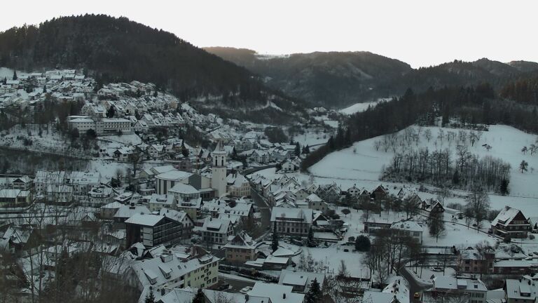 Dieses Bild zeigt eine Webcam-Aufnahme von Ottenhöfen, aufgenommen am Montag, den 05.01.2026 um 09:00 Uhr