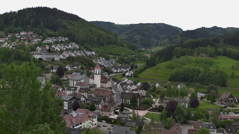Dieses Bild zeigt eine Webcam-Aufnahme von Ottenhöfen, aufgenommen am Montag, den 04.05.2026 um 10:40 Uhr