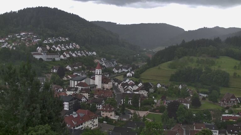 Dieses Bild zeigt eine Webcam-Aufnahme von Ottenhöfen, aufgenommen am Freitag, den 05.06.2026 um 13:20 Uhr