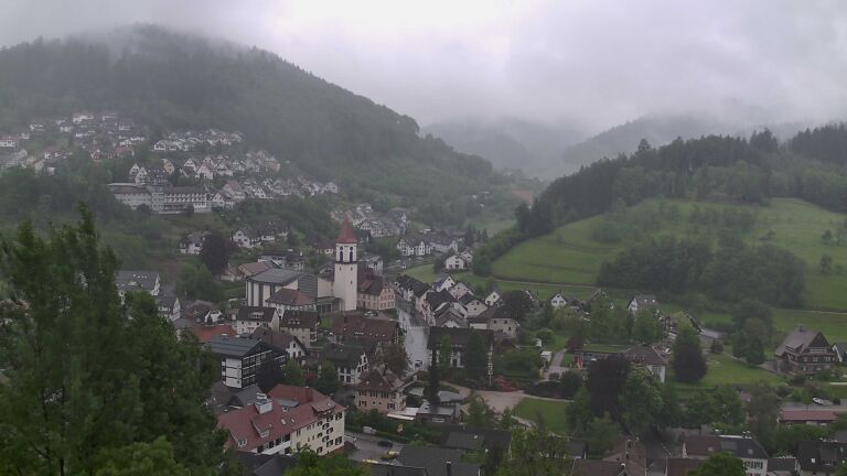 Dieses Bild zeigt eine Webcam-Aufnahme von Ottenhöfen, aufgenommen am Montag, den 11.05.2026 um 17:30 Uhr