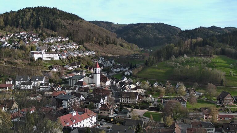 Dieses Bild zeigt eine Webcam-Aufnahme von Ottenhöfen, aufgenommen am Donnerstag, den 09.04.2026 um 19:00 Uhr