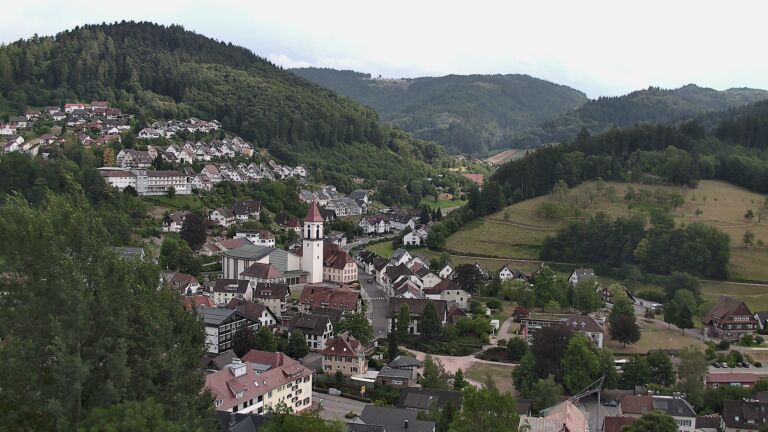 Dieses Bild zeigt eine Webcam-Aufnahme von Ottenhöfen, aufgenommen am Mittwoch, den 15.07.2026 um 17:10 Uhr
