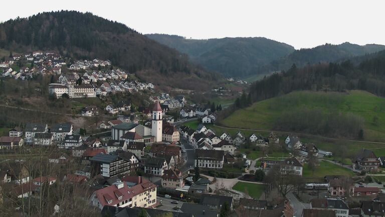 Dieses Bild zeigt eine Webcam-Aufnahme von Ottenhöfen, aufgenommen am Mittwoch, den 18.03.2026 um 18:10 Uhr