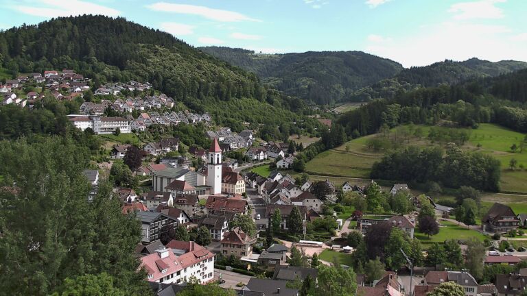 Dieses Bild zeigt eine Webcam-Aufnahme von Ottenhöfen, aufgenommen am Mittwoch, den 17.06.2026 um 16:30 Uhr