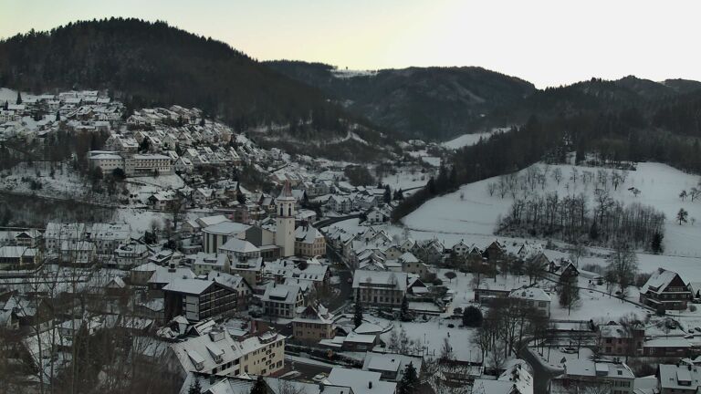 Dieses Bild zeigt eine Webcam-Aufnahme von Ottenhöfen, aufgenommen am Montag, den 05.01.2026 um 16:30 Uhr