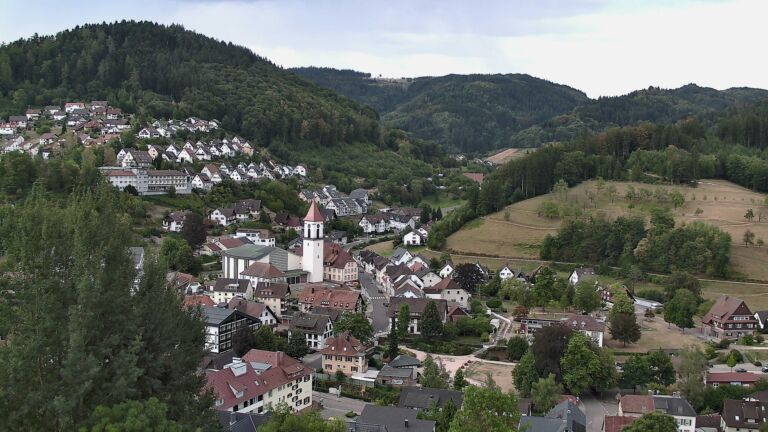 Dieses Bild zeigt eine Webcam-Aufnahme von Ottenhöfen, aufgenommen am Samstag, den 15.08.2026 um 08:20 Uhr