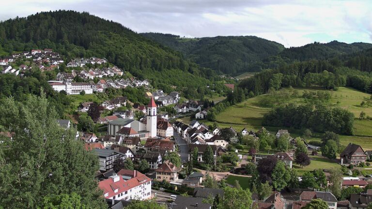 Dieses Bild zeigt eine Webcam-Aufnahme von Ottenhöfen, aufgenommen am Dienstag, den 02.06.2026 um 18:30 Uhr