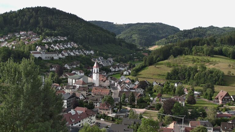 Dieses Bild zeigt eine Webcam-Aufnahme von Ottenhöfen, aufgenommen am Dienstag, den 07.07.2026 um 08:00 Uhr