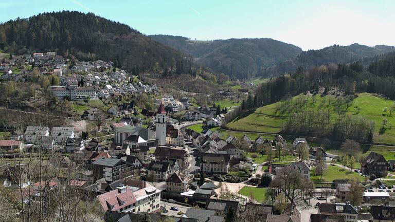 Dieses Bild zeigt eine Webcam-Aufnahme von Ottenhöfen, aufgenommen am Dienstag, den 07.04.2026 um 14:30 Uhr