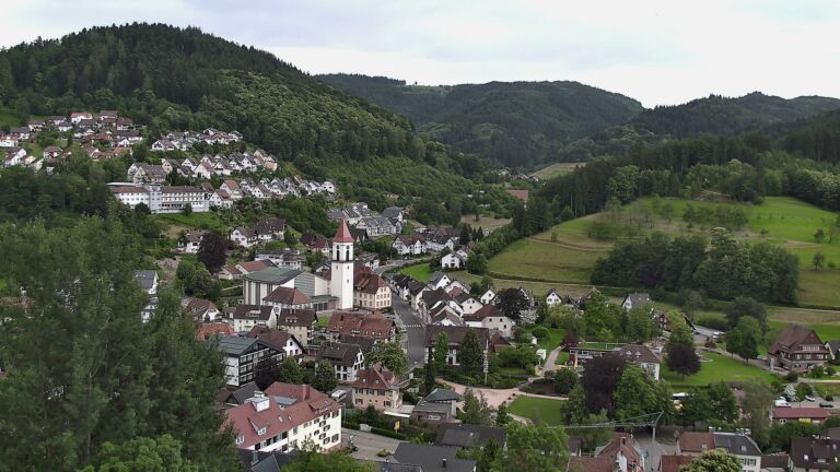 Dieses Bild zeigt eine Webcam-Aufnahme von Ottenhöfen, aufgenommen am Dienstag, den 16.06.2026 um 15:50 Uhr