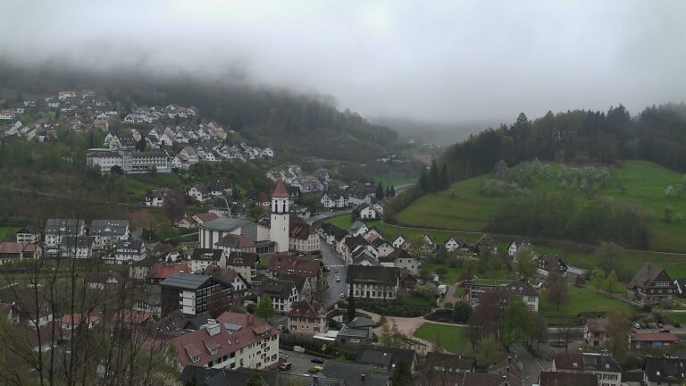 Dieses Bild zeigt eine Webcam-Aufnahme von Ottenhöfen, aufgenommen am Montag, den 13.04.2026 um 10:10 Uhr