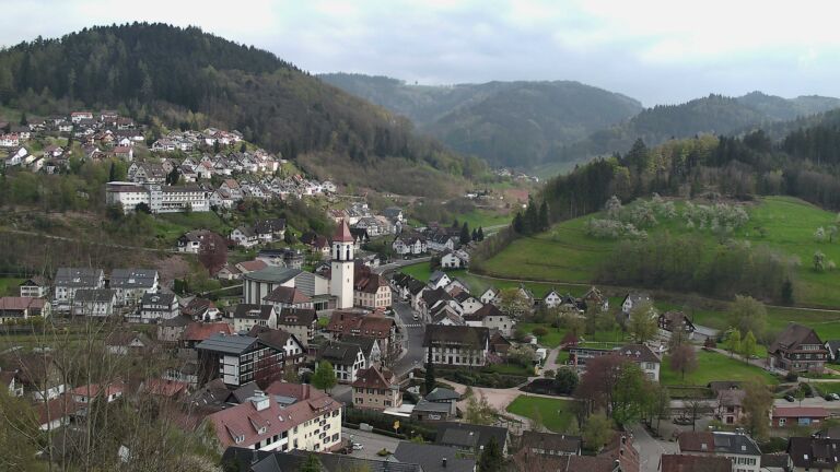 Dieses Bild zeigt eine Webcam-Aufnahme von Ottenhöfen, aufgenommen am Dienstag, den 14.04.2026 um 18:10 Uhr