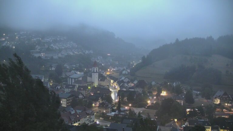 Dieses Bild zeigt eine Webcam-Aufnahme von Ottenhöfen, aufgenommen am Montag, den 27.07.2026 um 05:30 Uhr
